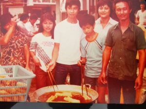 1982家人在秋杰路卖油条
